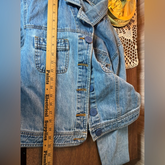 Bill Blass Vintage 90’s Light Blue Denim Jacket with Navy Bill Blass Buttons - Picture 9 of 9